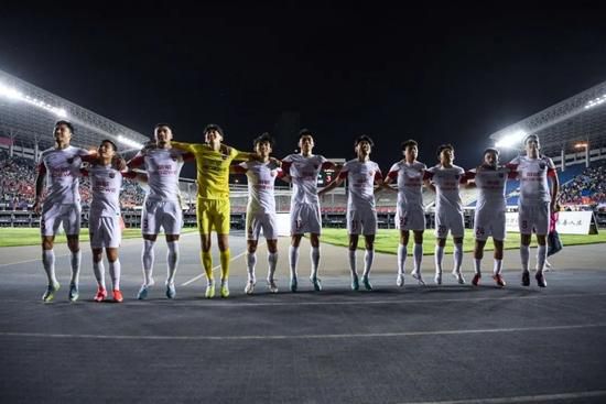 葡萄牙2-0冰岛完美收官 B费破门C罗B席助攻　欧预赛J组第十轮，葡萄牙迎战冰岛。